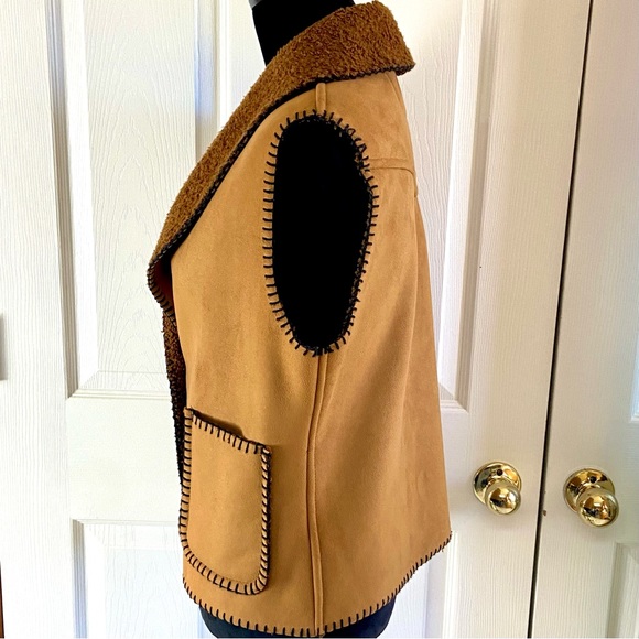 Country Clothing Company Cheyenne Collection Tan Faux Suede Vest - Picture 4 of 16